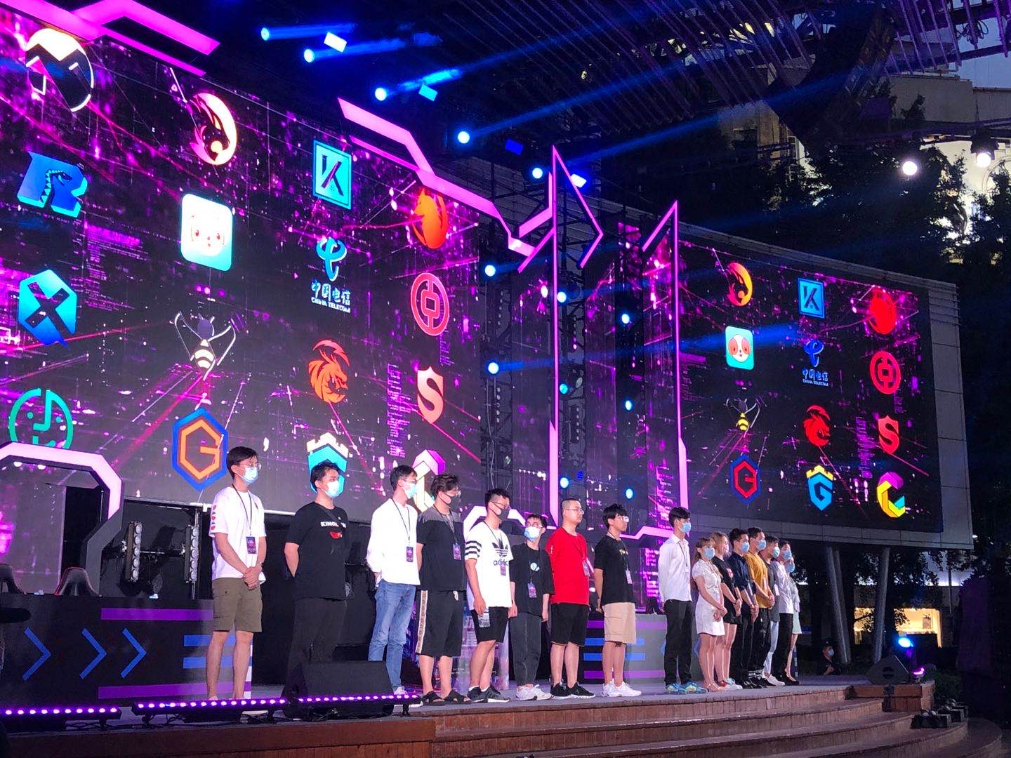 以球会友 以球会友